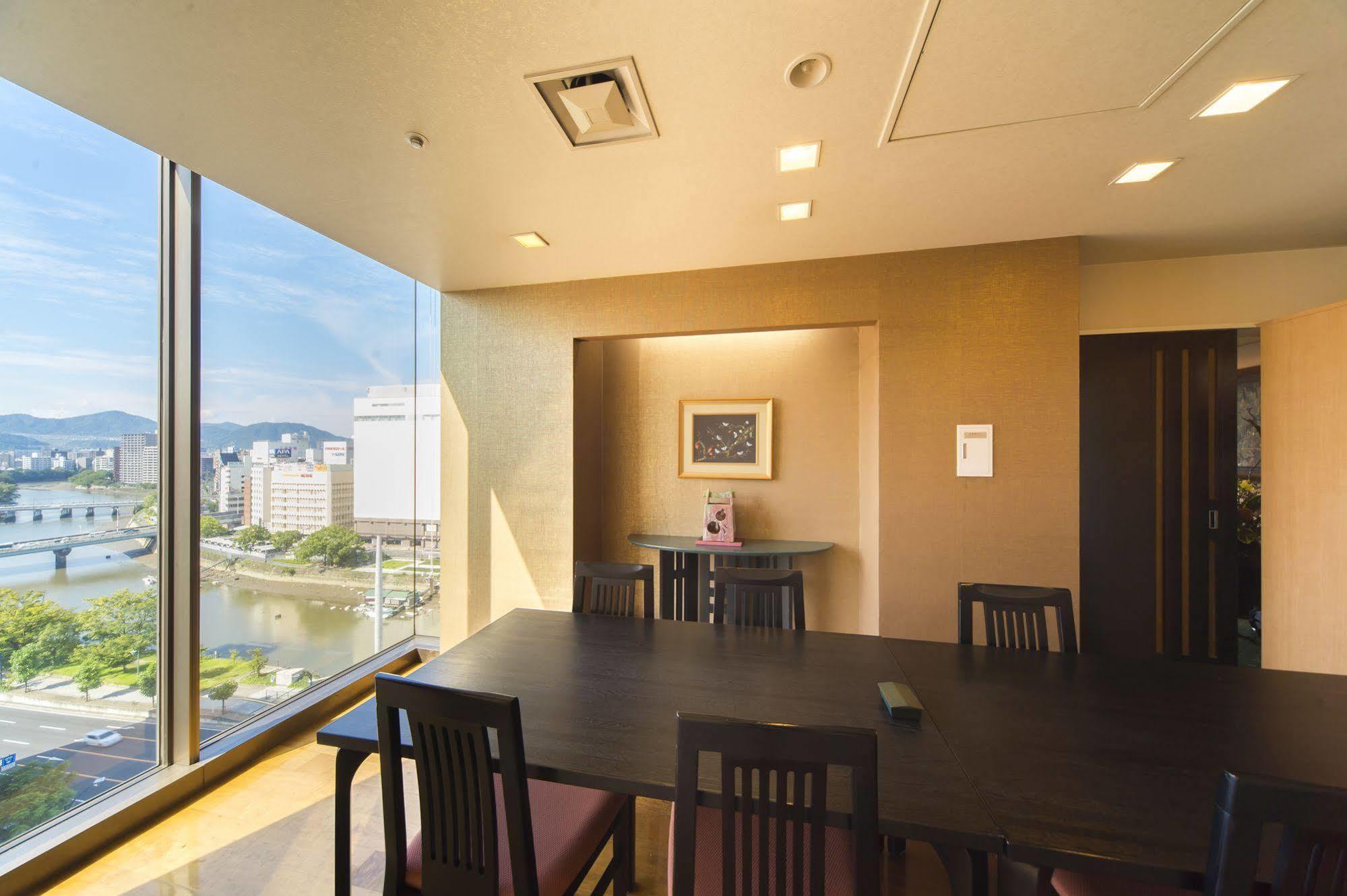 Hotel Century21 Hiroshima Buitenkant foto